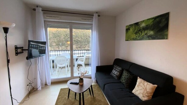 Unclassified image, 1 of 3, button - Apartments for 5 People (Avene)