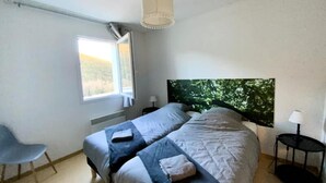 Unclassified image, 3 of 3, button - Apartments for 5 People (Avene)