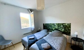 Iron/ironing board - Apartments for 5 People (Avene)