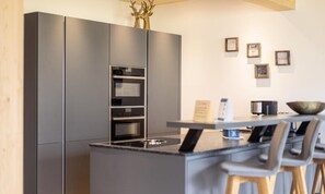 Fridge, oven, dishwasher, electric kettle - Apartment in Haus Near Ski Slopes & Sauna (Haus)