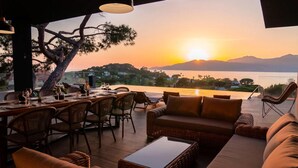 Outdoor dining - Villa Porticcio By Sea (Grosseto-Prugna)