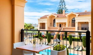 Outdoor dining - Apartments for 4 People (Lagos)