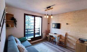Living area - Studio at the Foot of the Slopes + Sleeping Alcove for 4 People - Budget (Risoul)