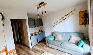 Living area - Studio at the Foot of the Slopes + Sleeping Alcove for 4 People - Budget (Risoul)