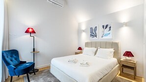 Iron/ironing board, individually furnished, bed sheets - House in Porto Near Trindade Metro (Porto)