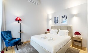 Individually furnished, iron/ironing board, bed sheets - House in Porto Near Trindade Metro (Porto)