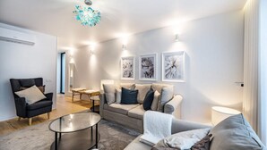 Living area - House in Porto Near Trindade Metro (Porto)