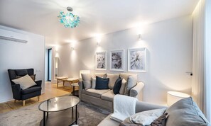 Living area - House in Porto Near Trindade Metro (Porto)