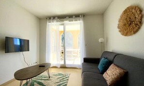 Living area - Apartments for 5 People (Avene)