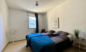 Iron/ironing board - Apartments for 5 People (Avene)