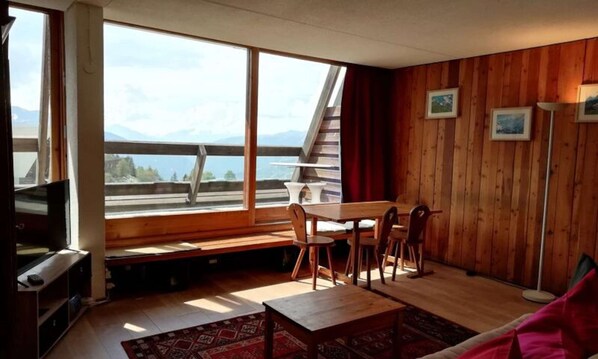 Living area - Apartment in Arc 1600 Near Ski Lifts (Bourg-Saint-Maurice)