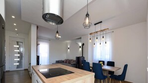 Private kitchen - Sea View Villa Near Beach in Posedarje (Posedarje)