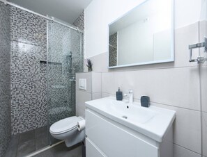 House | Bathroom - Sea View Villa Near Beach in Posedarje (Posedarje)