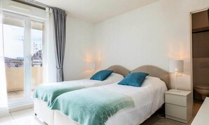 Iron/ironing board, bed sheets - Apartment in Cannes With Rooftop Terrace (Cannes)