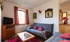 Fireplace - Chalet in Peyragudes Near Ski Slopes (Loudervielle)