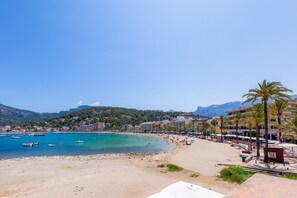Beach nearby - Marina 48 Apartment on the Seafront with Sea Views, Wi-Fi and Air Conditioning (Port de Sóller)