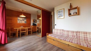 Unclassified image, 2 of 3, button - Divisible Studio for 4 People of 28m2 (La Plagne-Tarentaise)