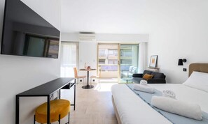 Iron/ironing board, bed sheets - Studio With Terrace, 2 Minutes From the Croisette (Cannes)