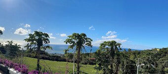 Apartment in Montagne Charlot With Stunning View of the Lagoon