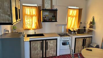 Apartment, 1 Bedroom, Smoking, Terrace | Interior