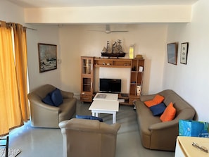Apartment, 1 Bedroom, Smoking, Terrace | Living room