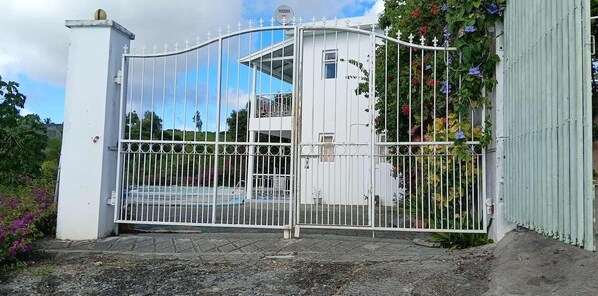 Apartment, 1 Bedroom, Smoking, Terrace | Property entrance - Apartment in Montagne Charlot With Stunning View of the Lagoon (Rodrigues Island)