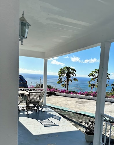 Apartment in Montagne Charlot With Stunning View of the Lagoon