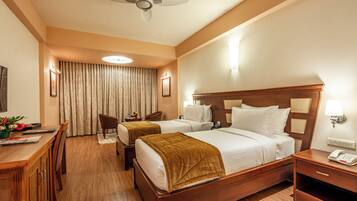 Escrivaninha, espaço de trabalho para notebook, Wi-Fi de cortesia