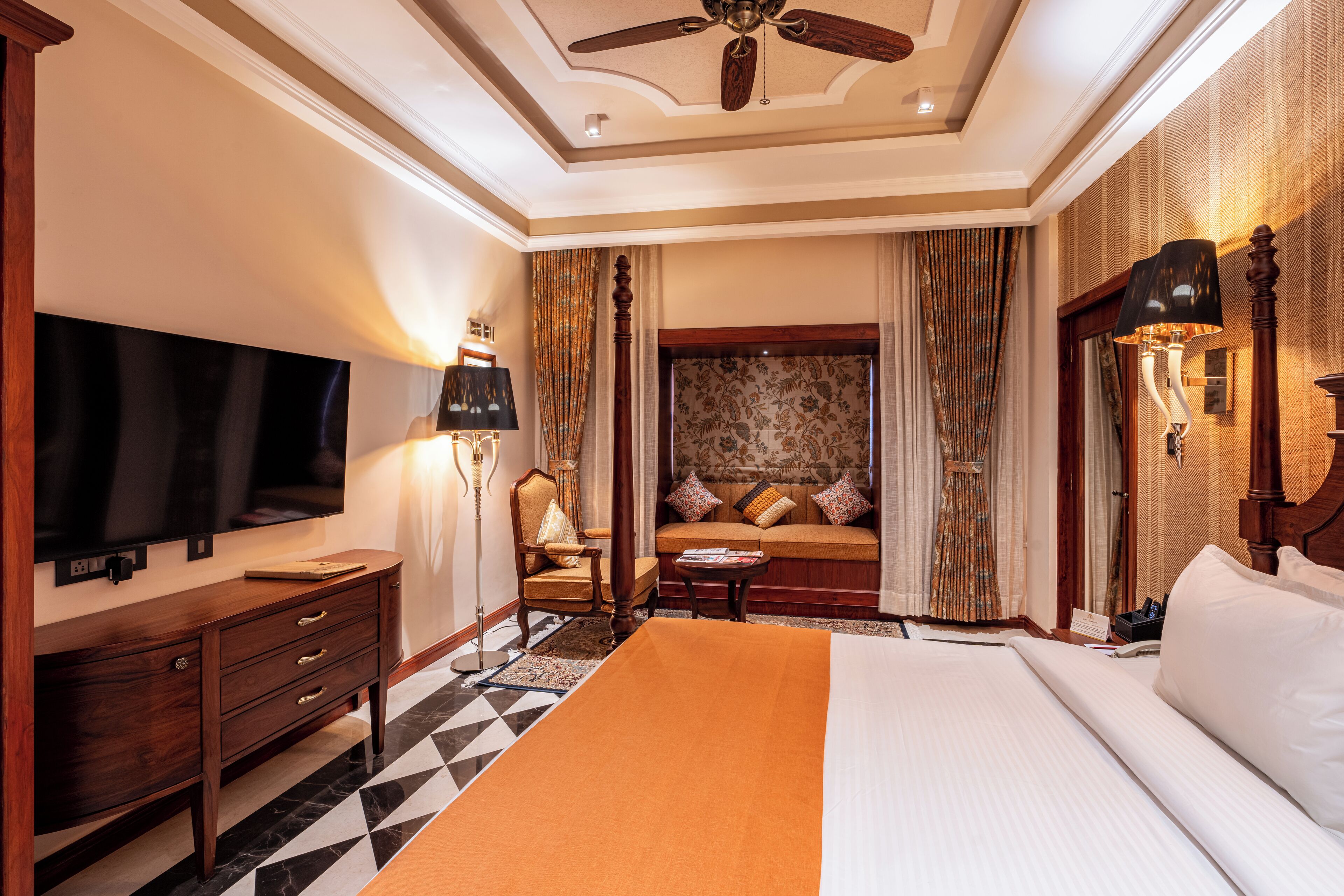 デスク、ノートパソコン用作業スペース、WiFi (無料)