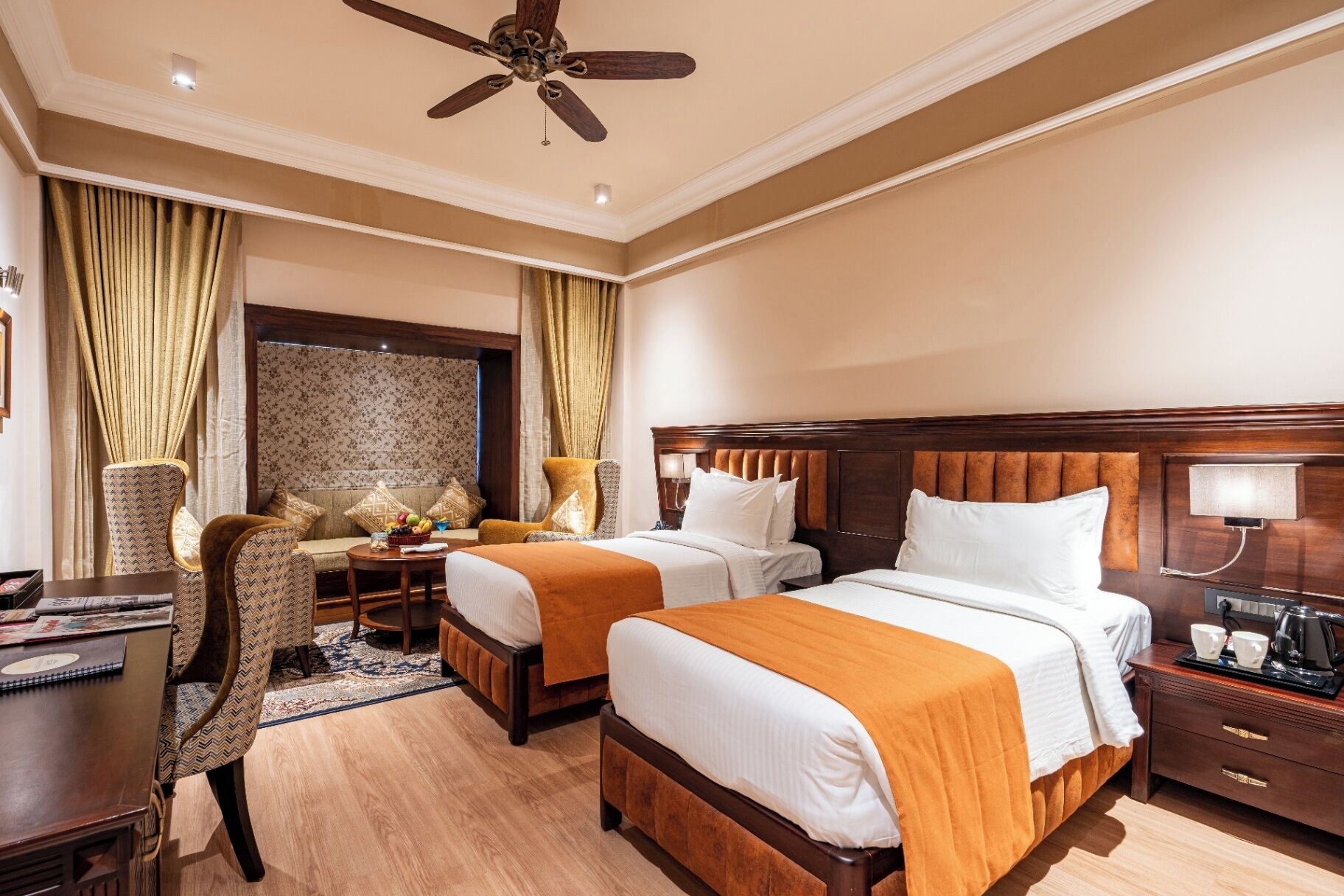 Kamar Double atau Twin Premium | Meja kerja, ruang kerja ramah laptop, dan Wi-Fi gratis