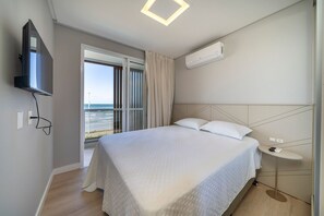 Apartment | Free WiFi - Duplex Alto Padrão Frente Mar c Piscina (Bombinhas)