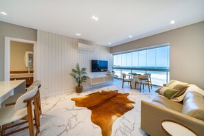 Appartement | Woonruimte | Een 50-inch smart-tv met digitale zenders