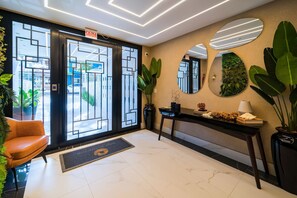 Apartment | Lobby - Duplex Alto Padrão Frente Mar c Piscina (Bombinhas)