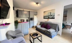 Living area - Apartment in Le Grau du Roi Near Beach (Le Grau-Du-Roi)