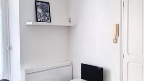 Unclassified image, 2 of 3, button - Studio for 2 People (Ault)