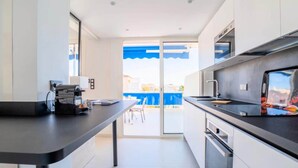 Private kitchen - Apartment in Cannes Near Moure Rouge Beach (Cannes)