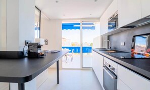 Fridge, microwave, oven, dishwasher - Apartment in Cannes Near Moure Rouge Beach (Cannes)