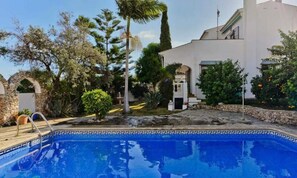 Indoor pool, outdoor pool - Villa in Nerja With Private Pool & Garden (Nerja)