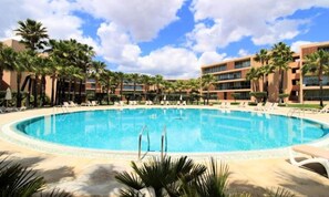 Outdoor pool - Apartment in Guia With Pool Near Beaches (Albufeira)
