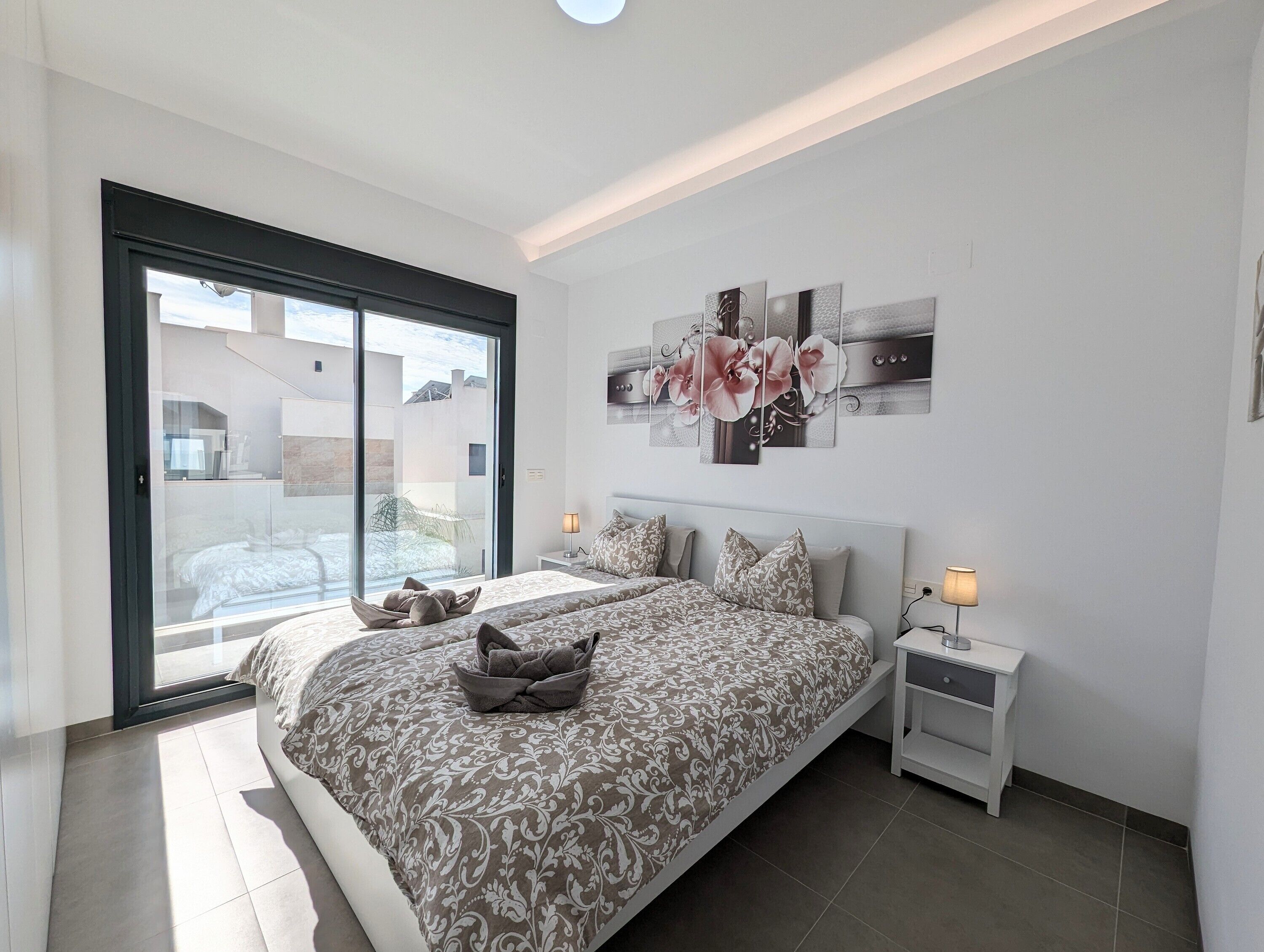 3 bedrooms, iron/ironing board, WiFi, bed sheets