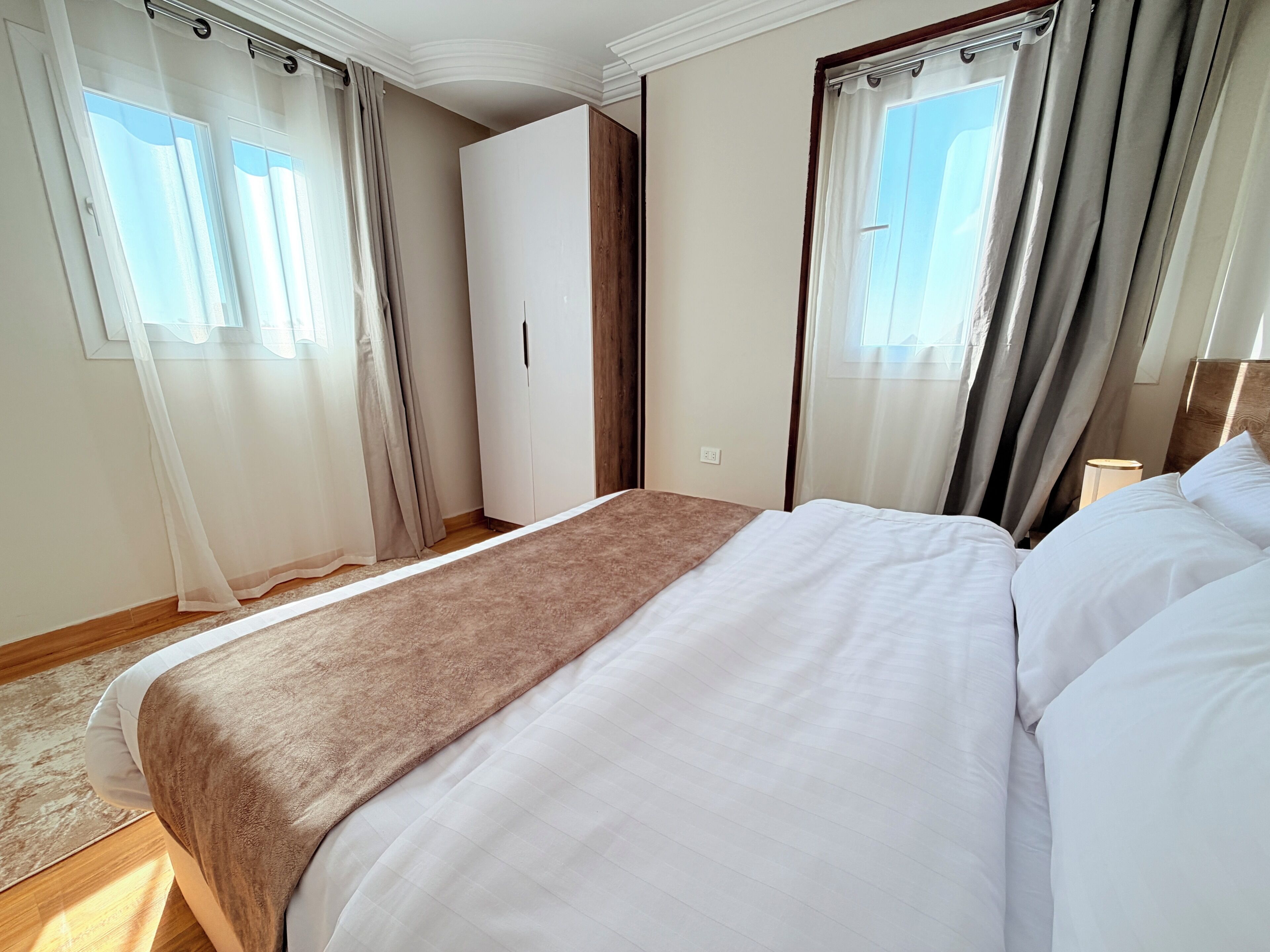 Deluxe Suite, Patio, Mountain View | Laptop workspace, blackout drapes, soundproofing, iron/ironing board