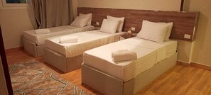 Family Quadruple Room, Desert View - ra pyramids tower (Giza)