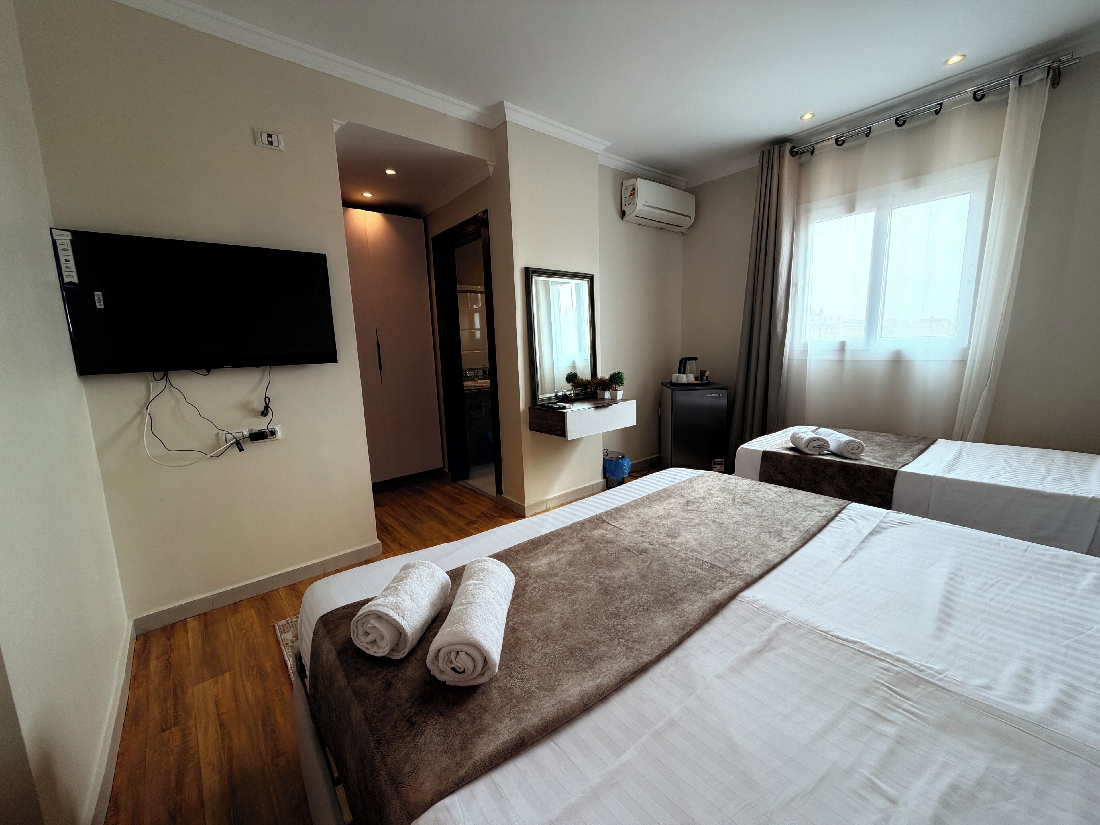 Deluxe Double Room, Mountain View | Laptop workspace, blackout drapes, soundproofing, iron/ironing board
