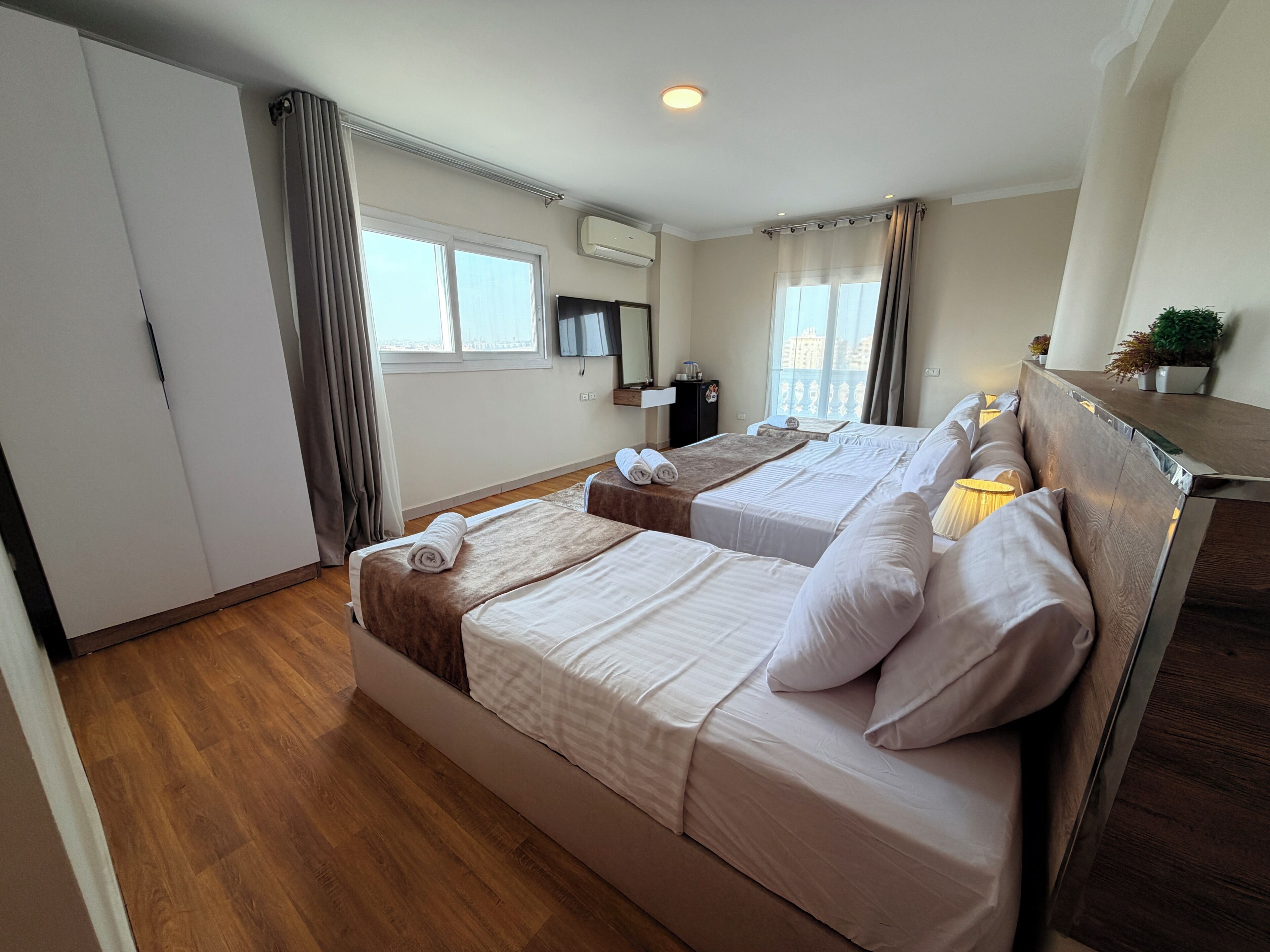Deluxe Triple Room, Mountain View | Laptop workspace, blackout drapes, soundproofing, iron/ironing board
