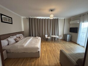 Family Quadruple Room, Desert View - ra pyramids tower (Giza)