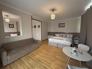 Family Quadruple Room, Desert View - ra pyramids tower (Giza)