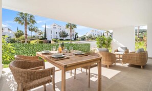 Outdoor dining - Al4-2006 Estepona - Apartment - Alcazaba Lagoon (Casares)