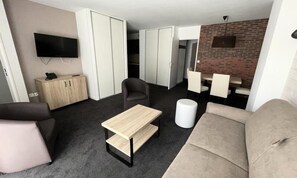 Living area - 2 Rooms for 6 People (Eaux-Bonnes)