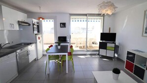 Unclassified image, 3 of 3, button - Superb 3-room Apartment With Large Terrace, Swimming Pool, Close to the sea and Shops (Le Grau-Du-Roi)
