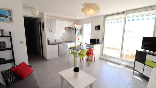 Unclassified image, 1 of 3, button - Superb 3-room Apartment With Large Terrace, Swimming Pool, Close to the sea and Shops (Le Grau-Du-Roi)